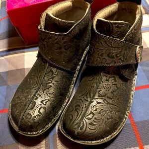 Algeria Boots in Steel Swish